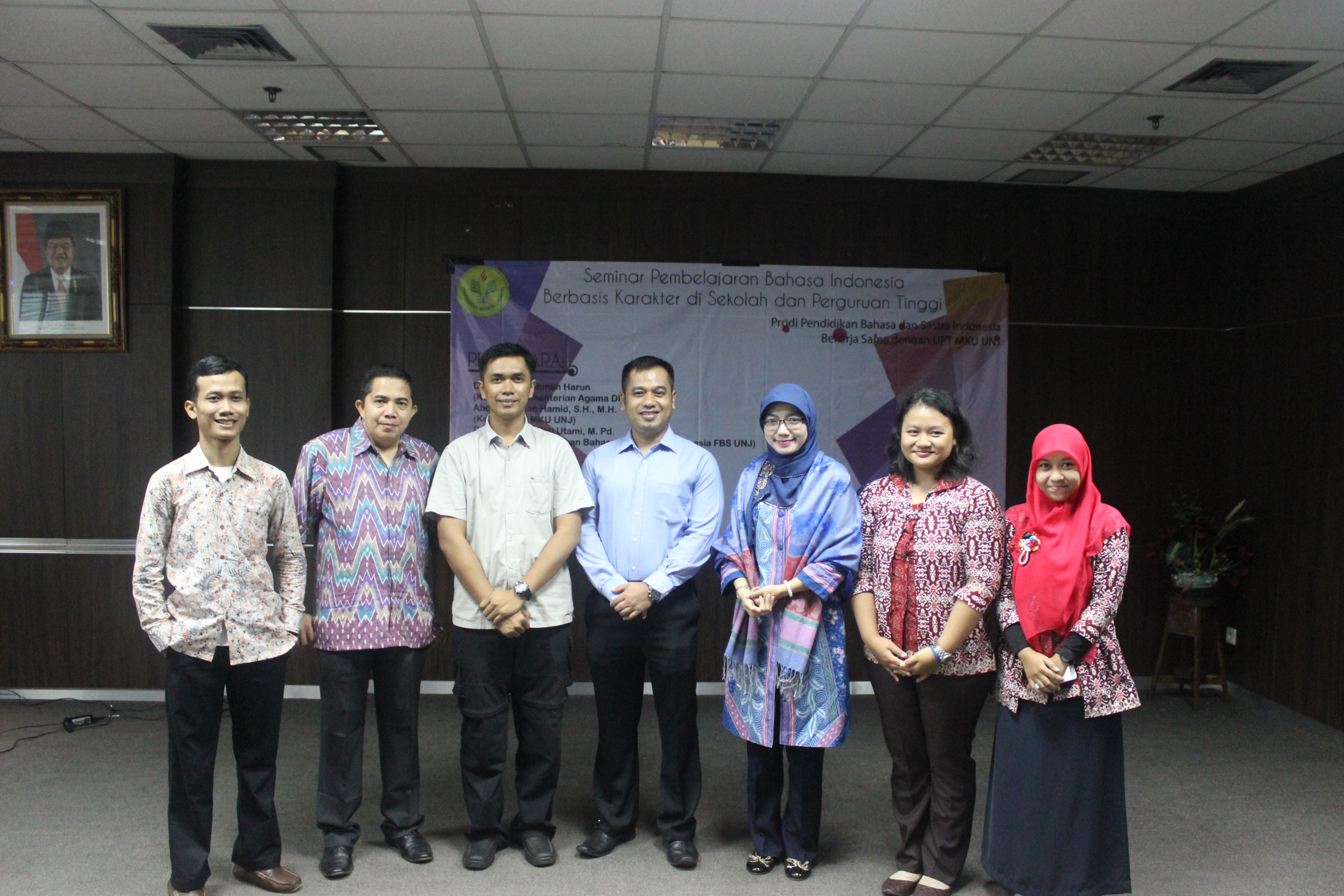 Seminar Pembelajaran Bahasa Indonesia Berbasis Karakter dalam Rangkaian Dies Natalis ke-52 UNJ