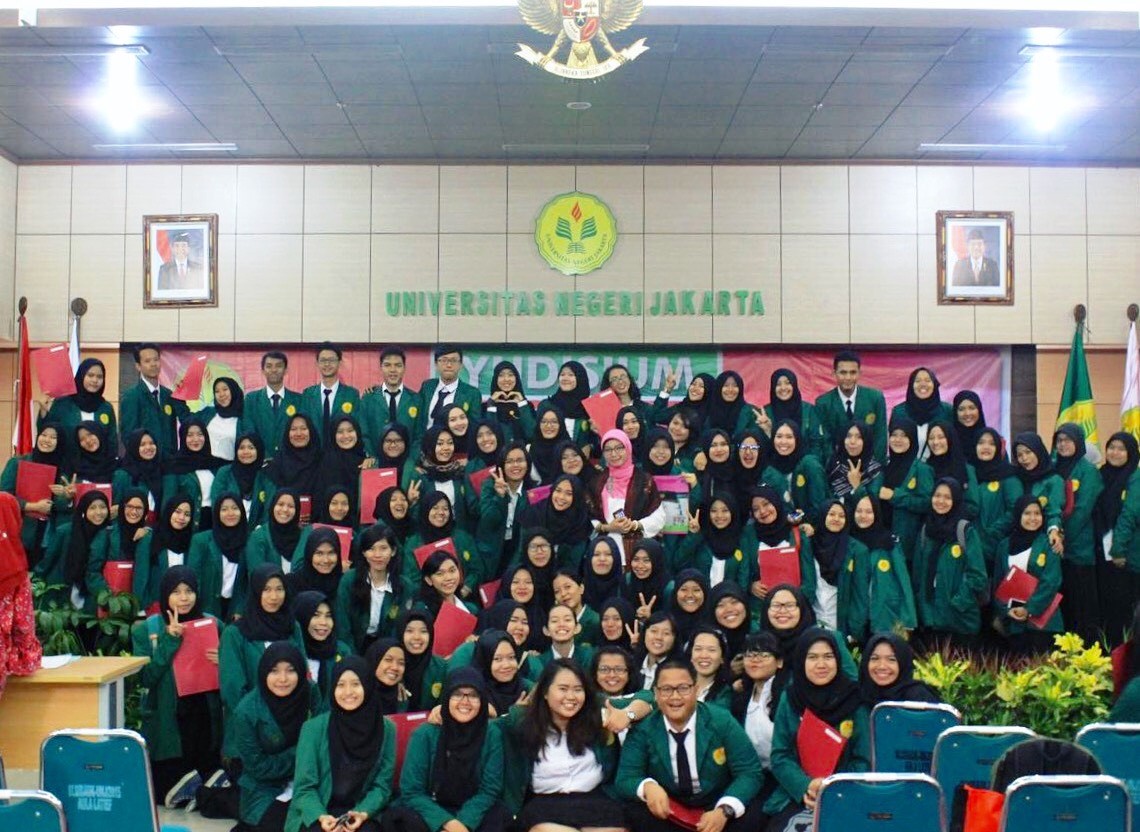 Yudisium Fakultas Bahasa dan Seni Prodi Pendidikan Bahasa dan Sastra Indonesia Tahun Akademik 2015/2016