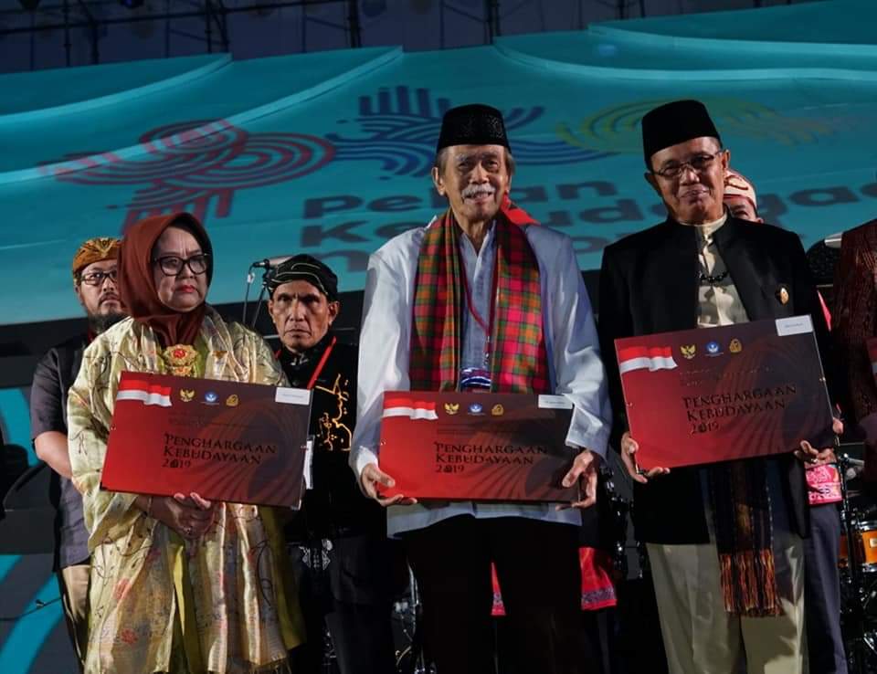 Purnabakti Bapak Abdul Chaer Memperoleh Anugerah Kebudayaan