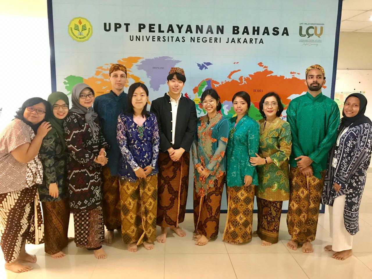 Mahasiswa Darmasiswa BIPA UNJ Mengenal Budaya Indonesia Melalui Lamaran dan Rangkaian Pernikahan Adat Jawa