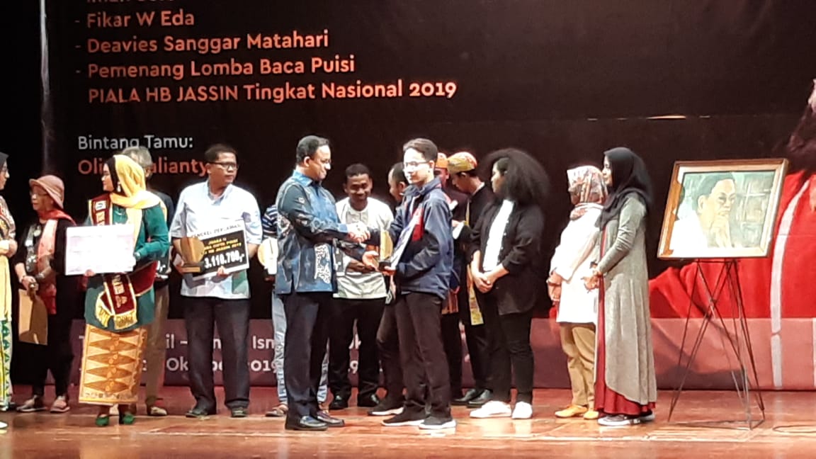 Alumnus Prodi PBSI FBS UNJ Juara III Lomba Baca Puisi Piala HB Jassin 2019