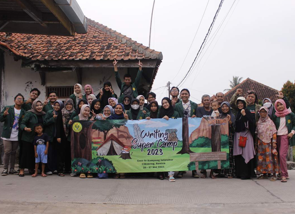 Writing Supercamp Ke Kampung Salatuhur Cikoneng Banten untuk Mata Kuliah Keterampilan Menulis Populer Prodi PBSI