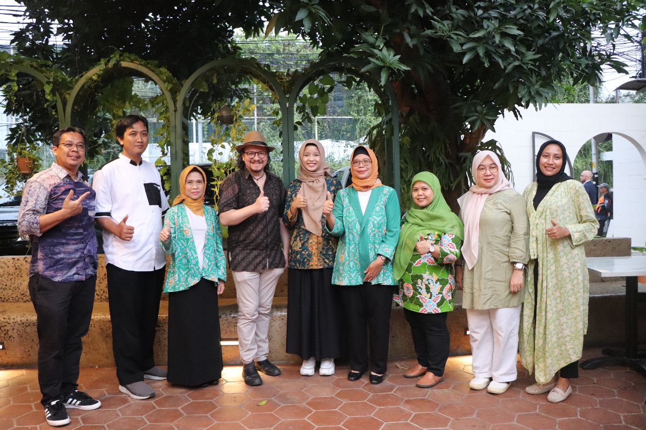 Mahasiswa Prodi Pendidikan Bahasa dan Sastra Indonesia FBS UNJ Raih Carida Foundation International Award