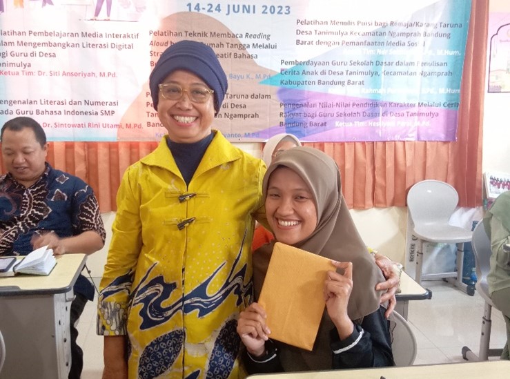 Pengenalan Literasi dan Numerasi pada Guru Bahasa Indonesia SMP di SMPIT Fitrah Insani, Desa Tanimulya, Kecamatan Ngamprah, Kabupaten Bandung Barat